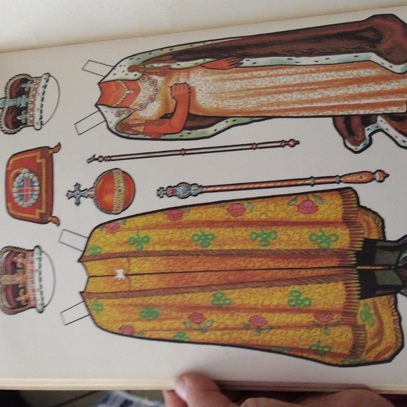 Chuck & Do have a baby paper doll book - Picture 6 of 11